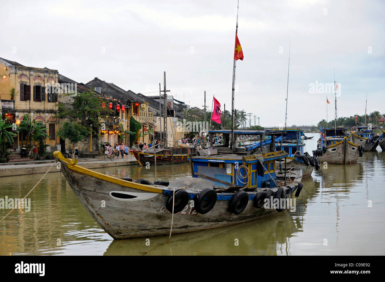 Bateaux de pêche dans le port de Hoi An sur la rivière Thu Bon, Hoi An, Quang Nam, le centre du Vietnam, Vietnam, Asie du Sud, Asie Banque D'Images