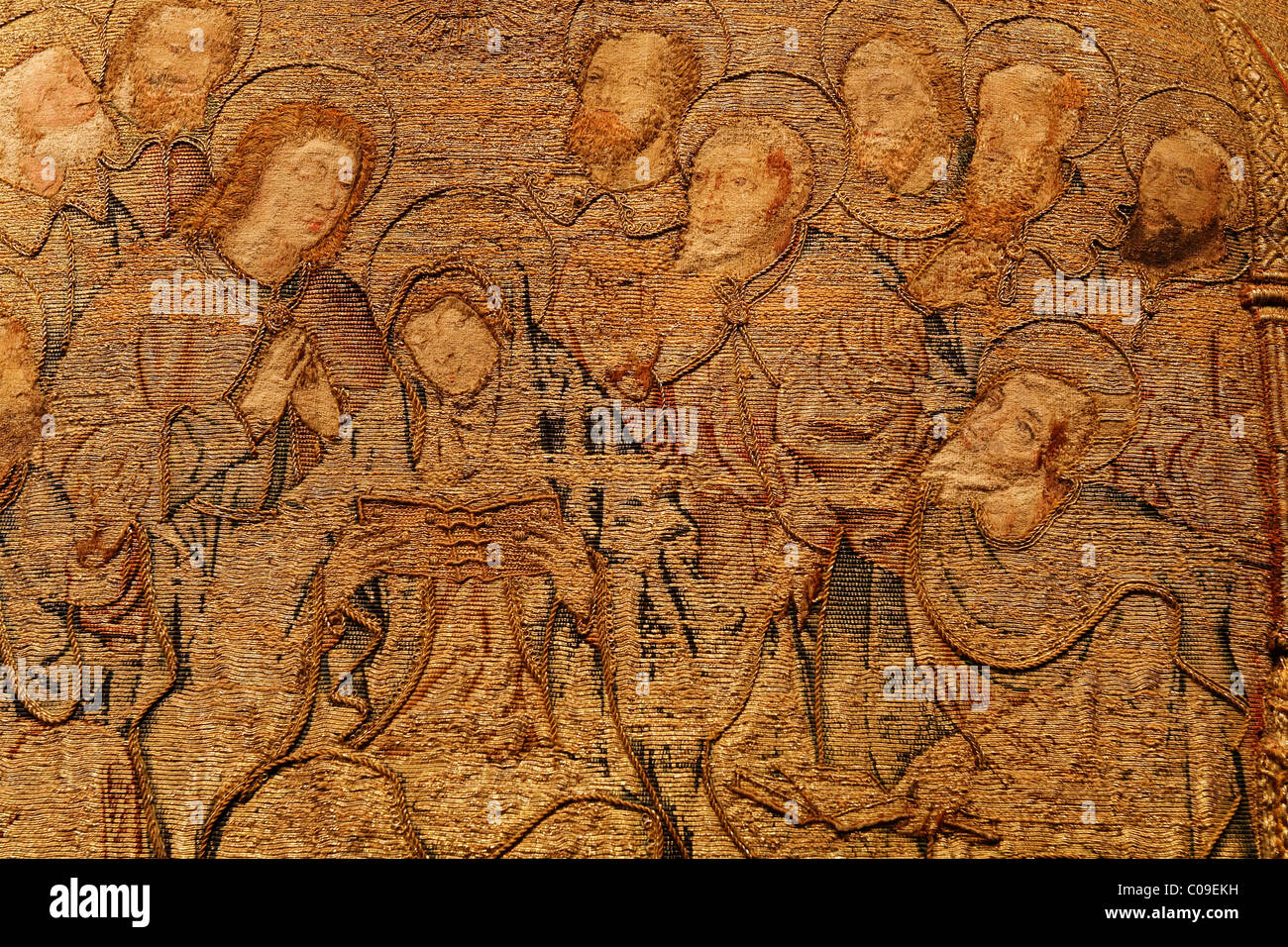 Marie et les apôtres avec halo, élaborer la broderie sur une chasuble vêtement liturgique, historique, Musée Stiftsmuseum Xanten Banque D'Images