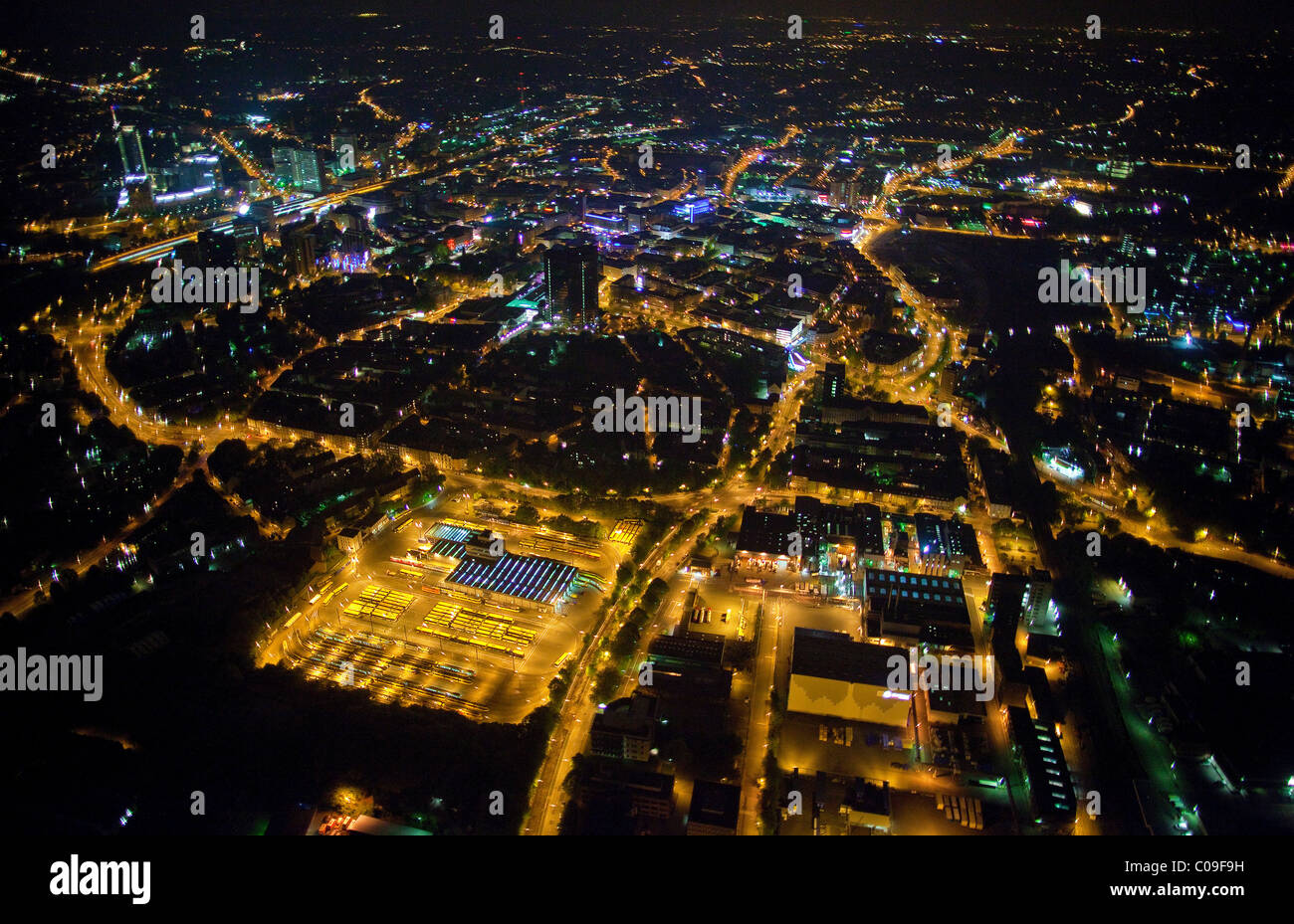 Vue aérienne, photo de nuit, l'EVAG dépôt de tramways, Essen, région de la Ruhr, Nordrhein-Westfalen, Germany, Europe Banque D'Images