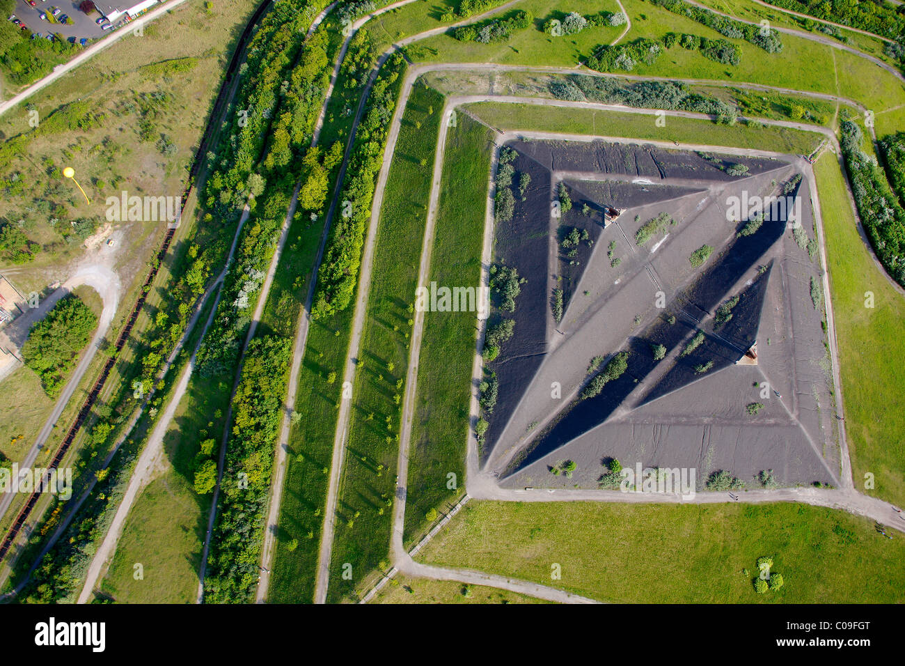Vue aérienne de la mine, Hugo I 1, 2, avec Halde Runge heap et view point, Schachtzeichen RUHR.2010, Gelsenkirchen, région de la Ruhr Banque D'Images
