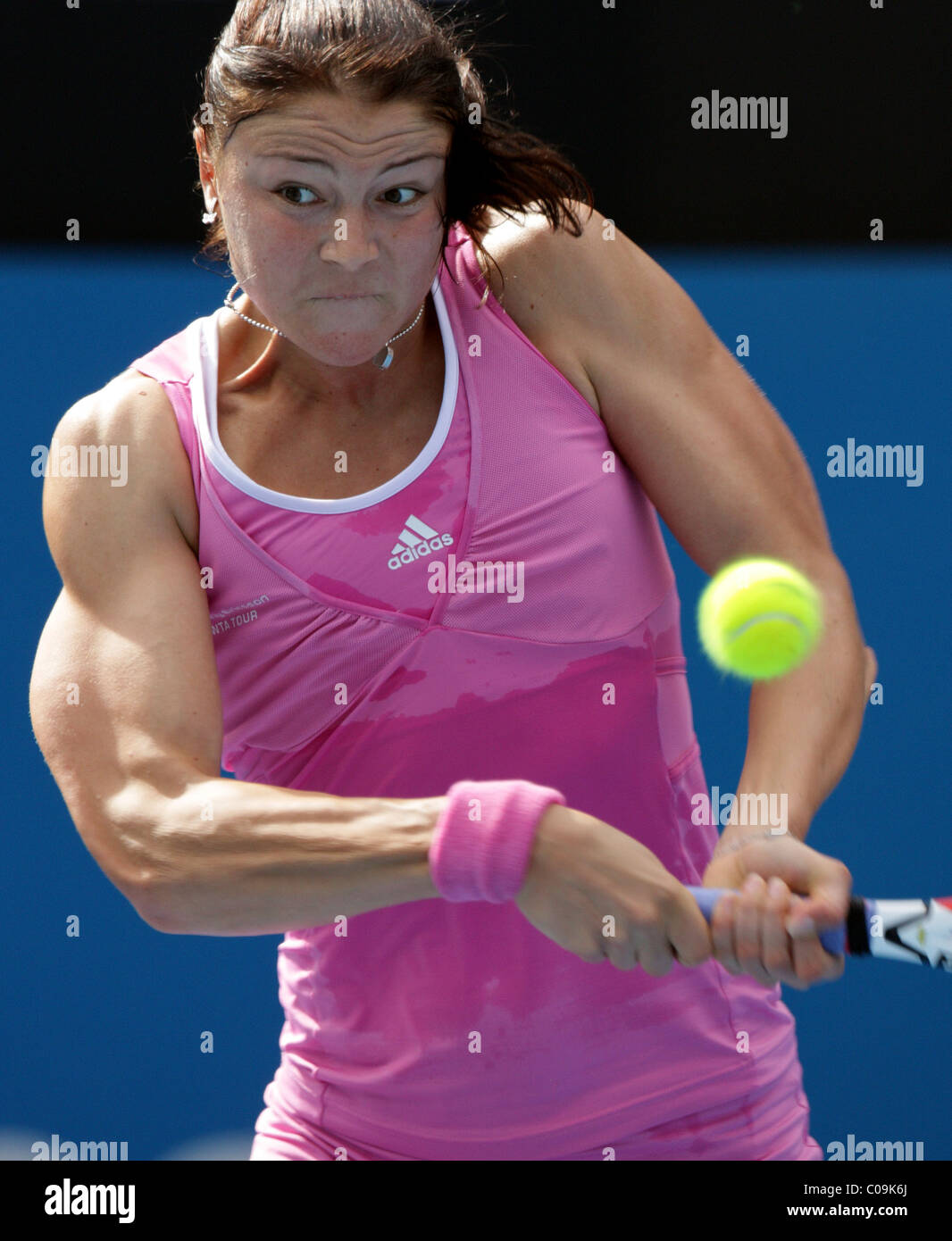 Dinara Safina de Russie sur son chemin à une victoire 6-2 6-1 sur la  Roumanie, Sorana Cirstea Photo Stock - Alamy