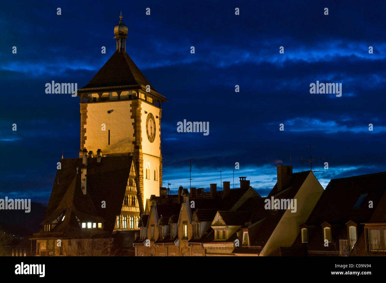 Fête d'hiver vue panoramique sur la ville historique de Fribourg im Breisgau, Bade-Wurtemberg, Allemagne, Europe Banque D'Images