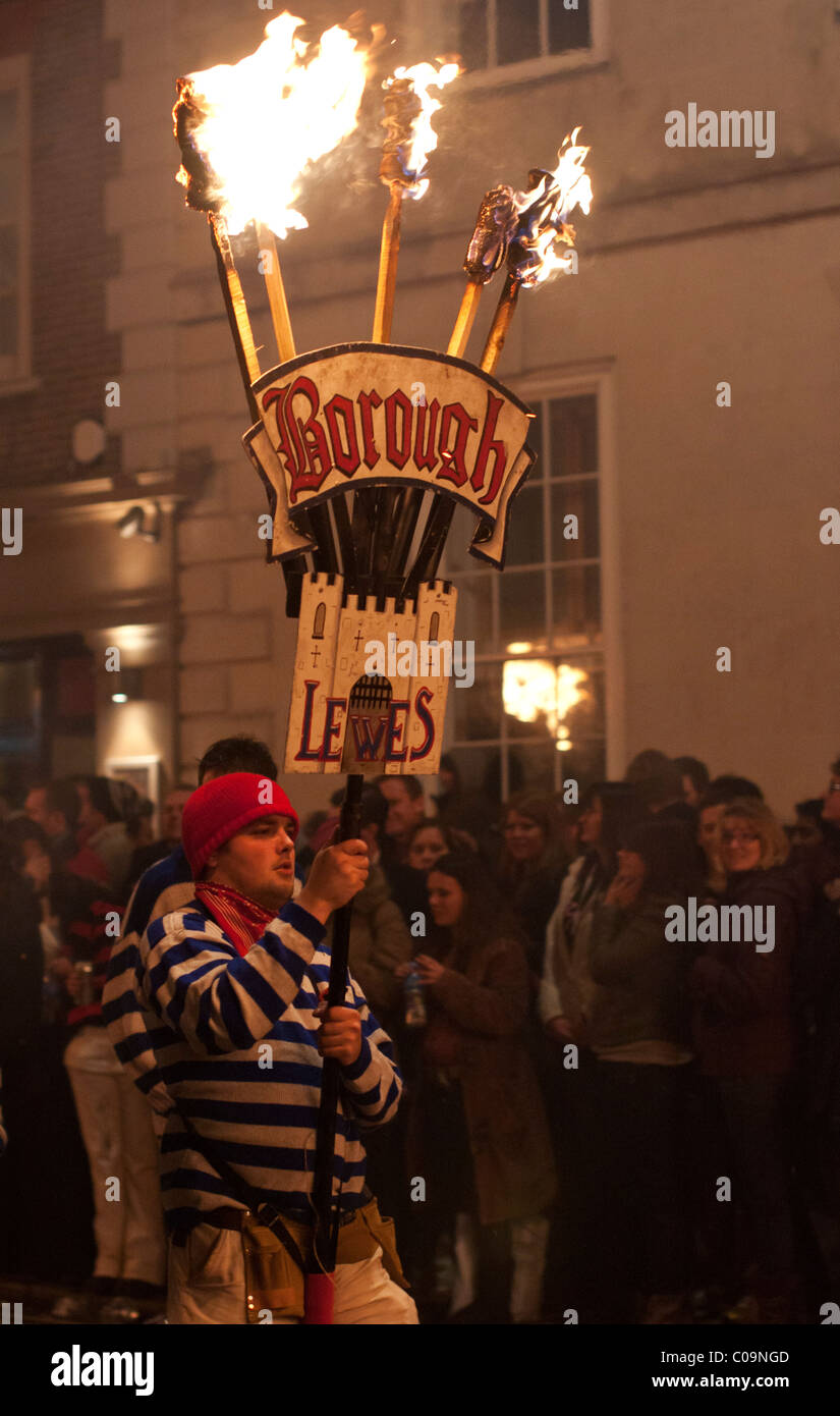 Le Bonfire Night Parade annuelle tenue à Lewes, East Sussex. Le festival célèbre 17 martyrs protestants tués dans les années 1500 Banque D'Images