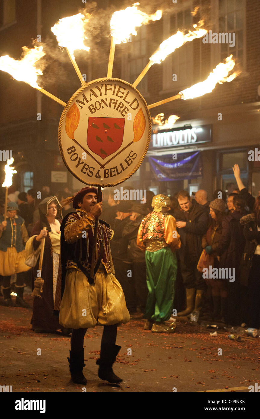 Le Bonfire Night Parade annuelle tenue à Lewes, East Sussex. Le festival célèbre 17 martyrs protestants tués dans les années 1500 Banque D'Images