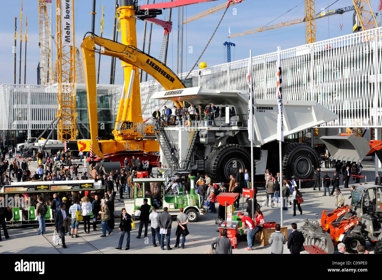 Les engins de construction Liebherr et dump truck, Bauma 2010 Salon international de machines de construction, Messe Munich fairgrounds Banque D'Images