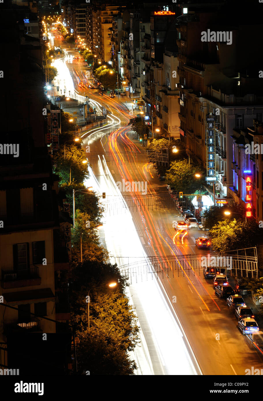 Photo de nuit, le trafic, vue sur la route principale Egnatia, Thessalonique, Chalcidique, Macédoine, Grèce, Europe Banque D'Images