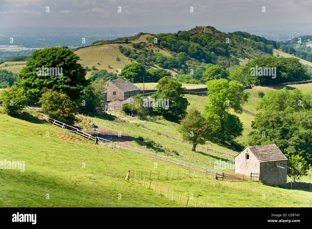 Ferme traditionnelle Cheshire Kerridge ci-dessous Hill, près de Macclesfield, parc national de Peak District, Cheshire, England, UK Banque D'Images