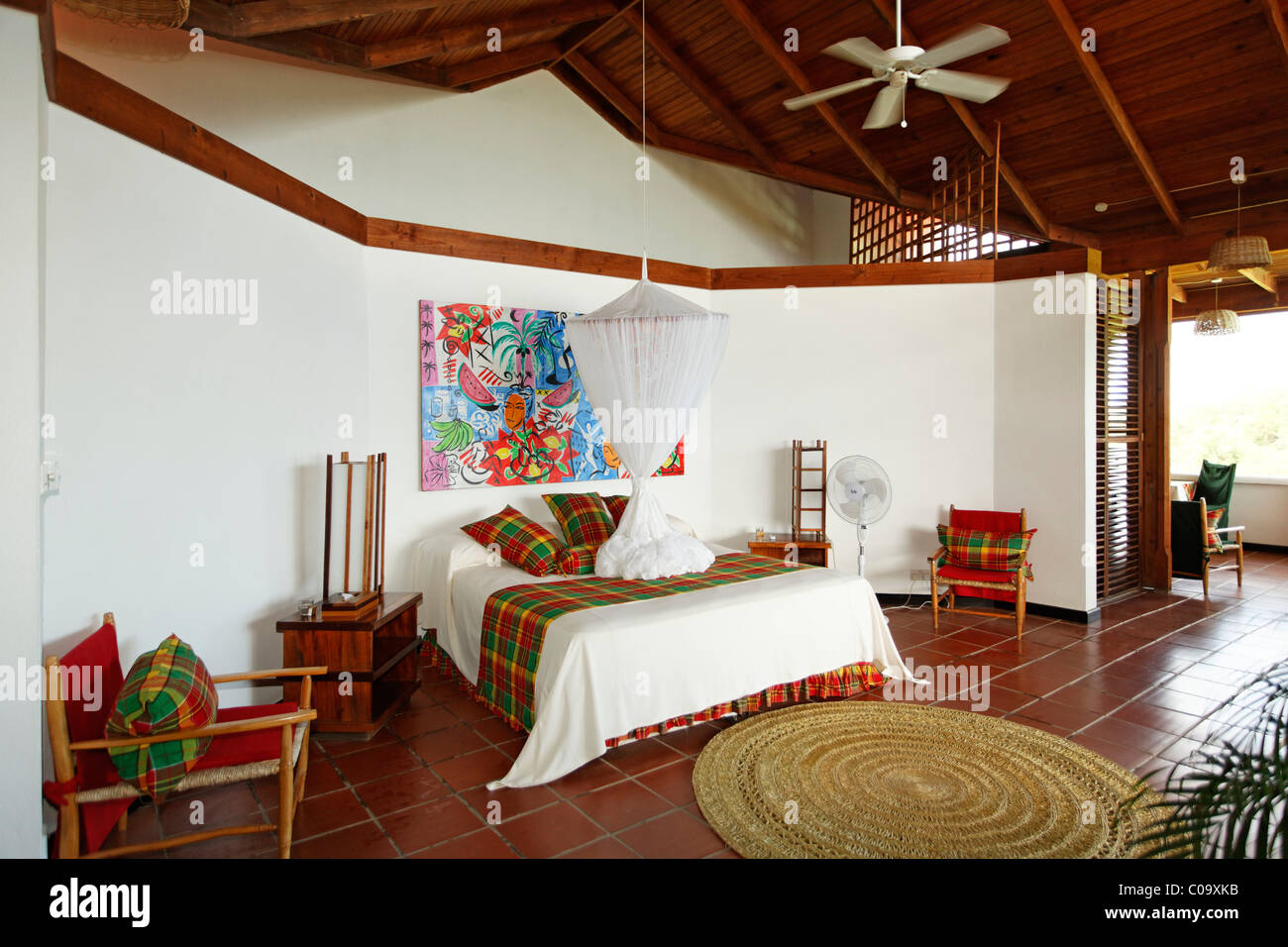 Hotelroom avec illustrations originales de Stefan Szcesny, Luxe Hôtel Anse Chastanet Resort, LCA, Sainte-Lucie, Saint Lucia Banque D'Images