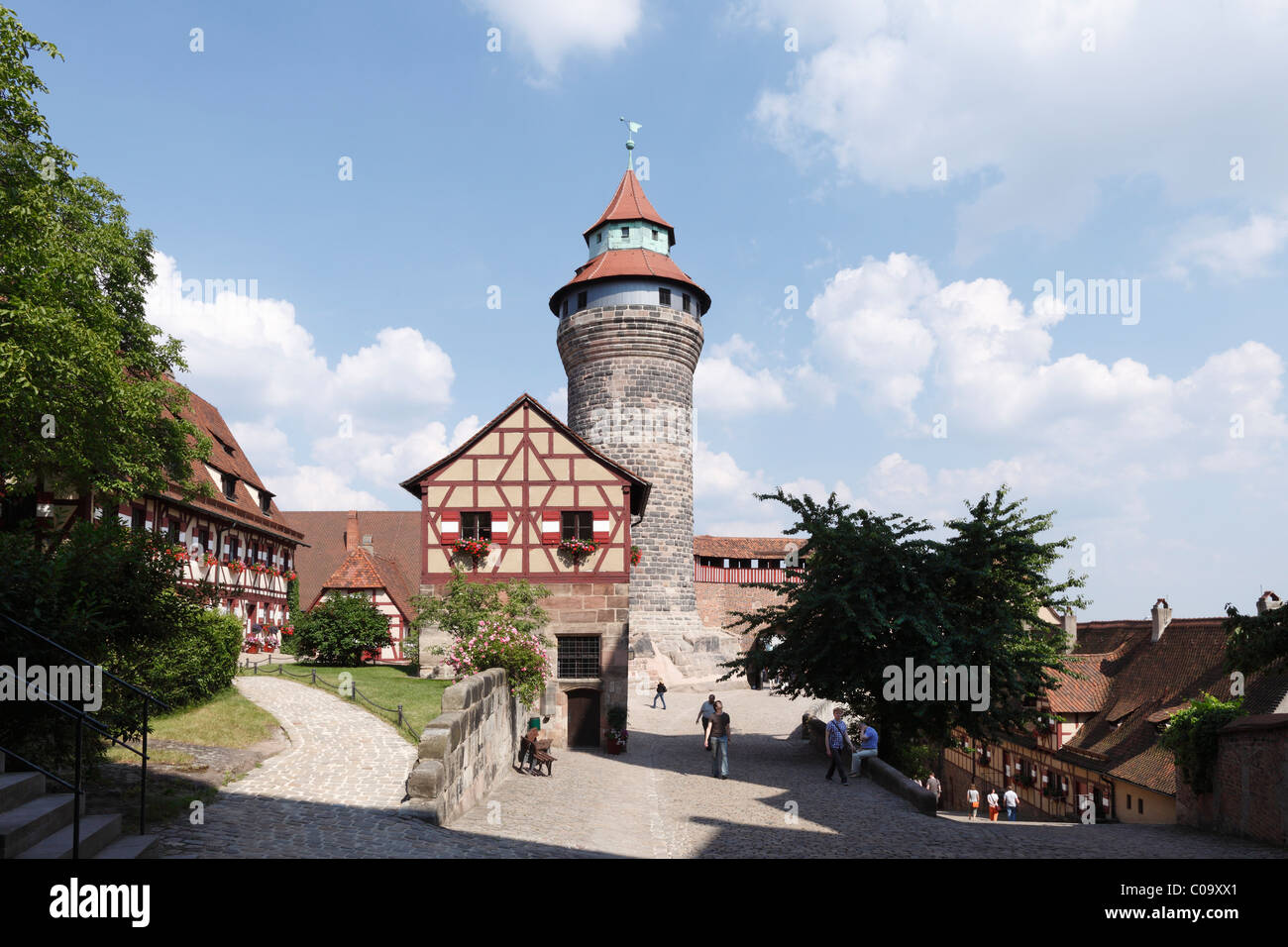Cour du Château de Kaiserburg, Sinnwellturm Tower, Nuremberg, Middle Franconia, Franconia, Bavaria, Germany, Europe Banque D'Images
