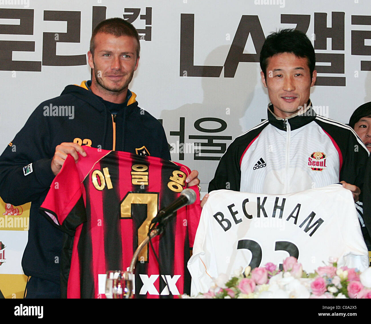 David Beckham de la galaxie et Lee Eul-Yong du FC Séoul lors d'une conférence de presse à la Lotte Hotel Seoul, Corée du Sud - Banque D'Images