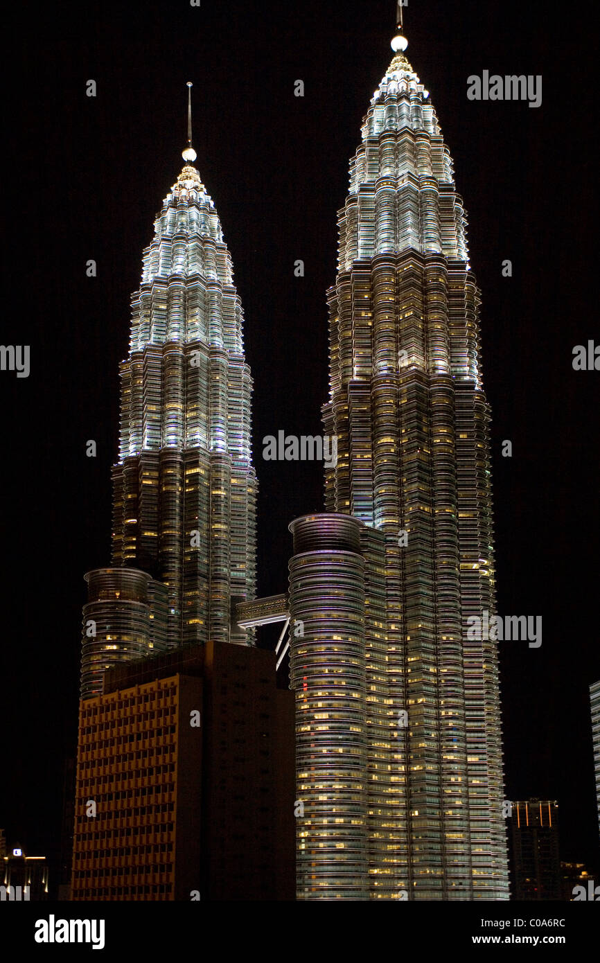 La Malaisie Kuala Lumpur Petronas Towers at night Banque D'Images