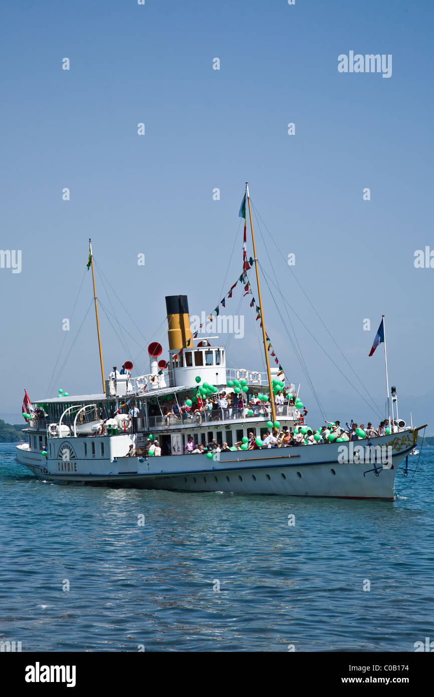 Swiss vapeur sur le lac Lac de Genève par la ville de Rolle - 2 Banque D'Images