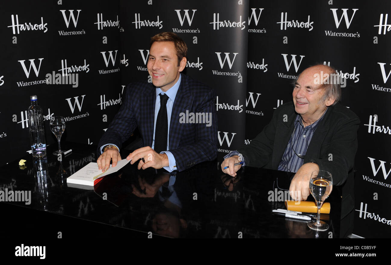 David Walliams et Quentin Blake assister à la signature de livre livre pour enfants M. Stink à Harrods Londres, Angleterre - 14.11.09 Banque D'Images