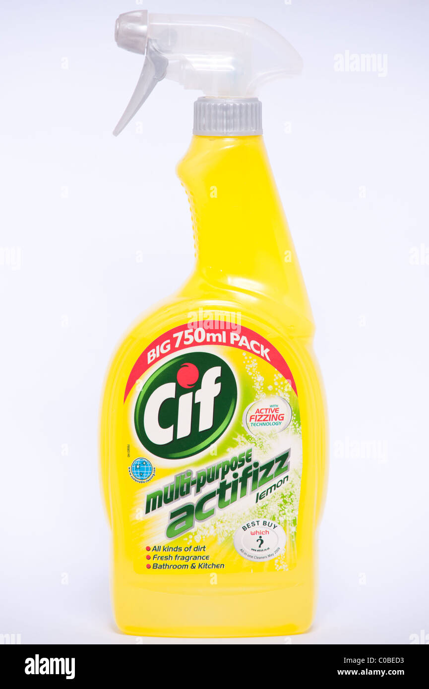 Une bouteille de Cif actifizz multi-usage pour le nettoyage de cuisines etc. sur un fond blanc Banque D'Images