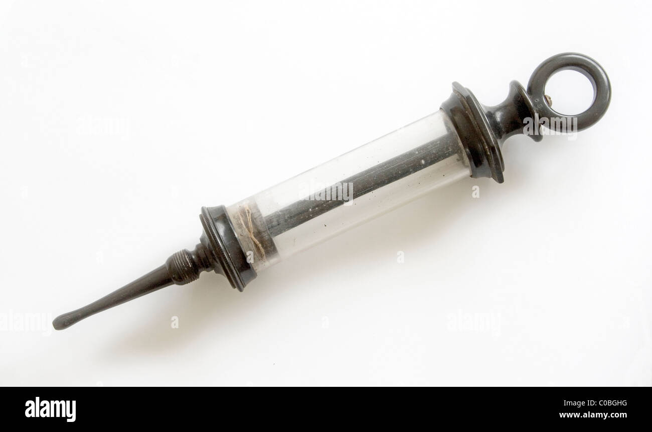 Vintage syringe Banque de photographies et d'images à haute résolution -  Alamy