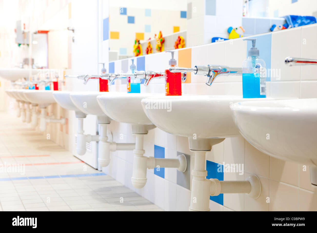 République tchèque, Prague - l'intérieur de salle de bains moderne en maternelle Banque D'Images