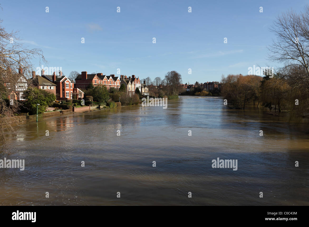 Droit relatif aux inondations de l'hiver dans la ville de Shrewsbury Shropshire. Banque D'Images