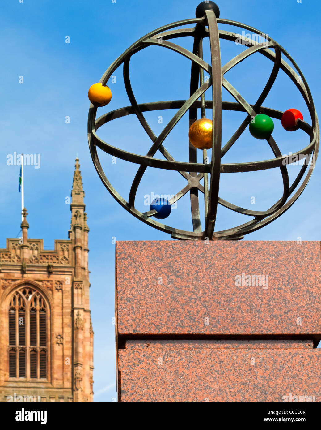 La sculpture à l'occasion de Joseph Wright avec la cathédrale de Derby derrière dans la ville de Derby en Angleterre UK Banque D'Images