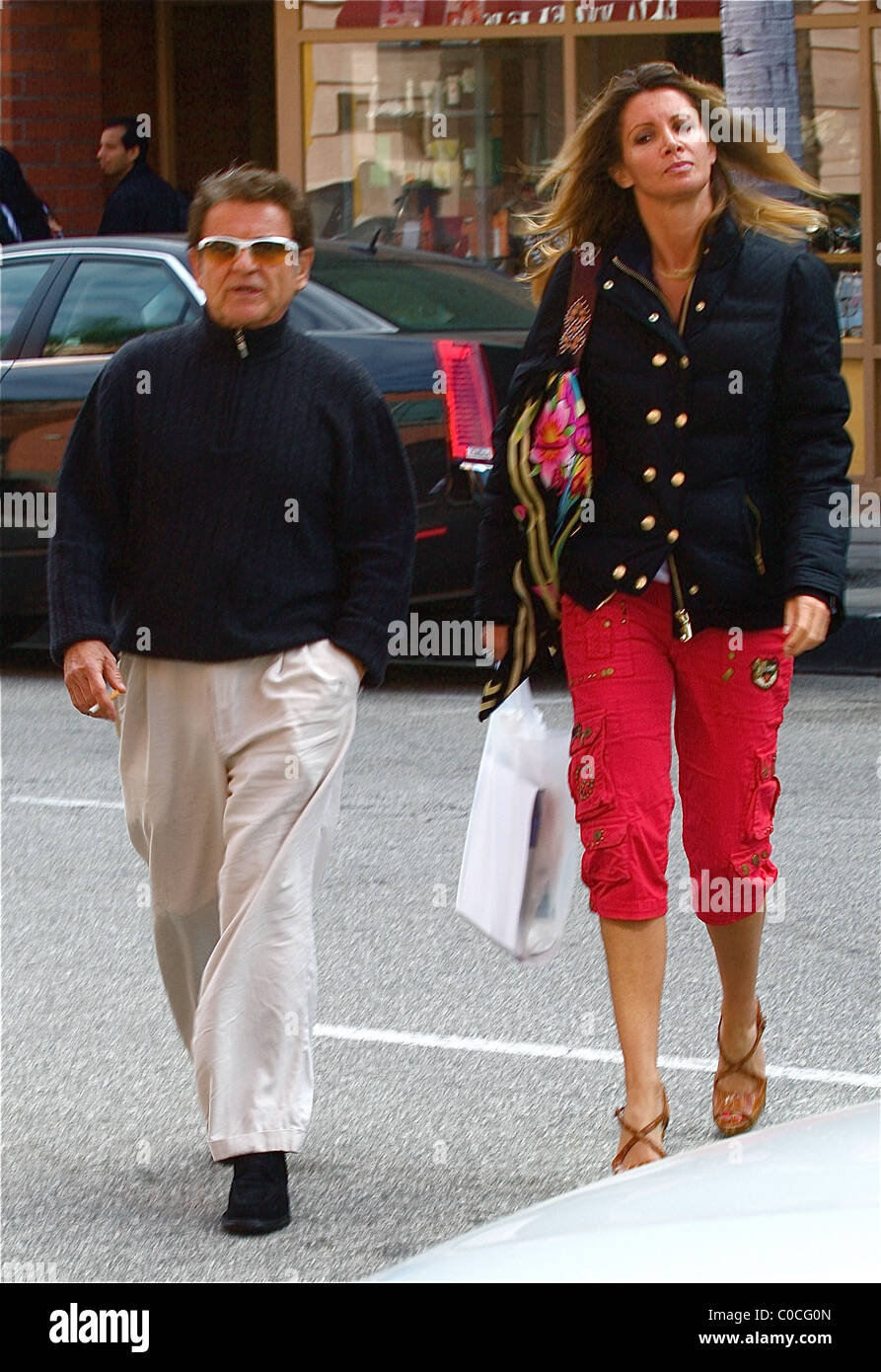 Joe Pesci et Angie Everhart laissé un Beverly Hills medical building à