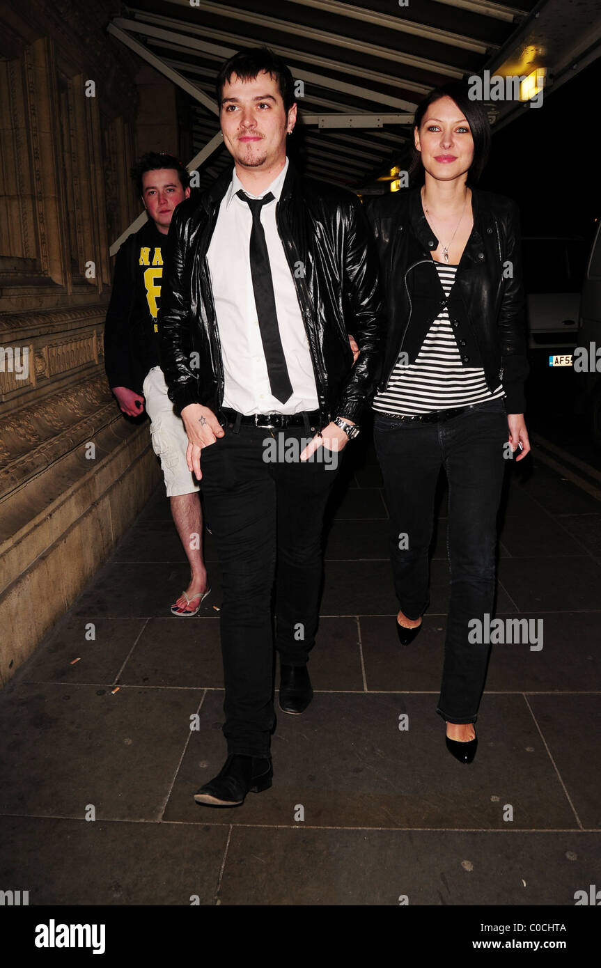 Matt Willis et Emma Griffiths, Noel Fielding performance au Royal Albert Hall pour le Teenage Cancer Trust - départ Banque D'Images