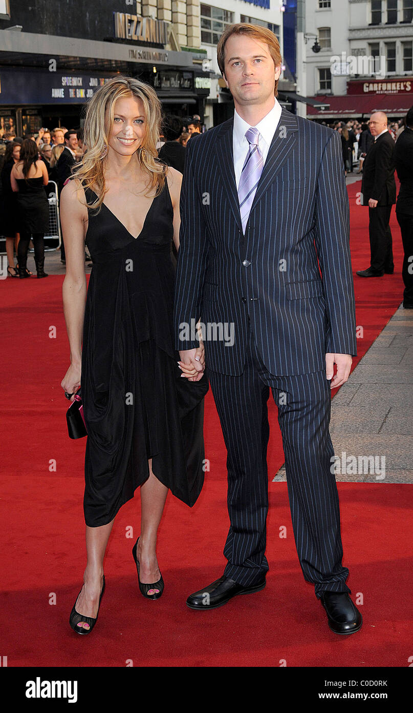 Réalisateur Tom Vaughan et guest UK film premiere de 'ce qui se passe à Vegas...' tenue à Odeon Leicester Square - Londres, des arrivées Banque D'Images