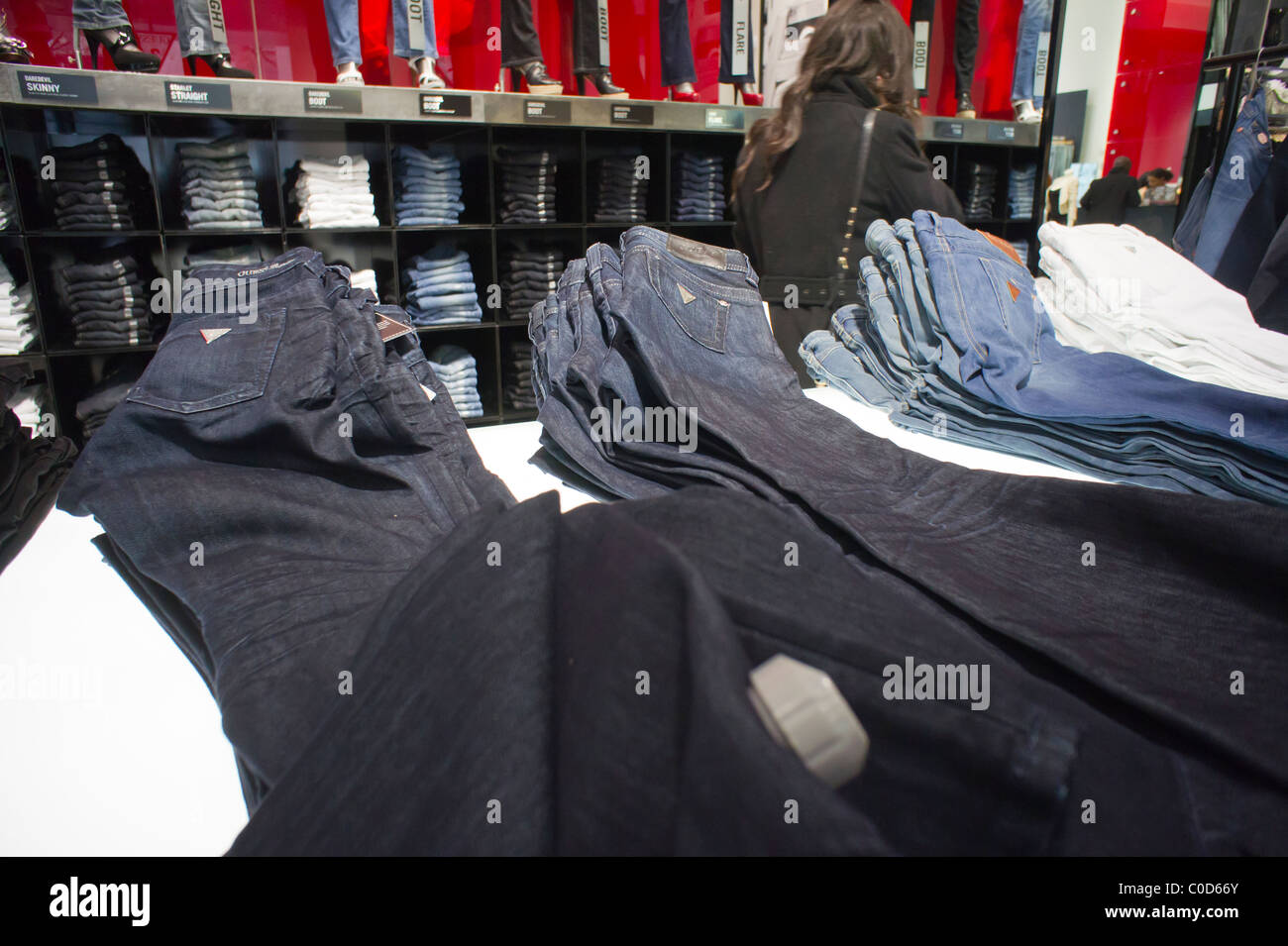 Imagine, la création de tendances jeans détaillant, ouvre son nouveau flagship sur la Cinquième Avenue à New York Banque D'Images