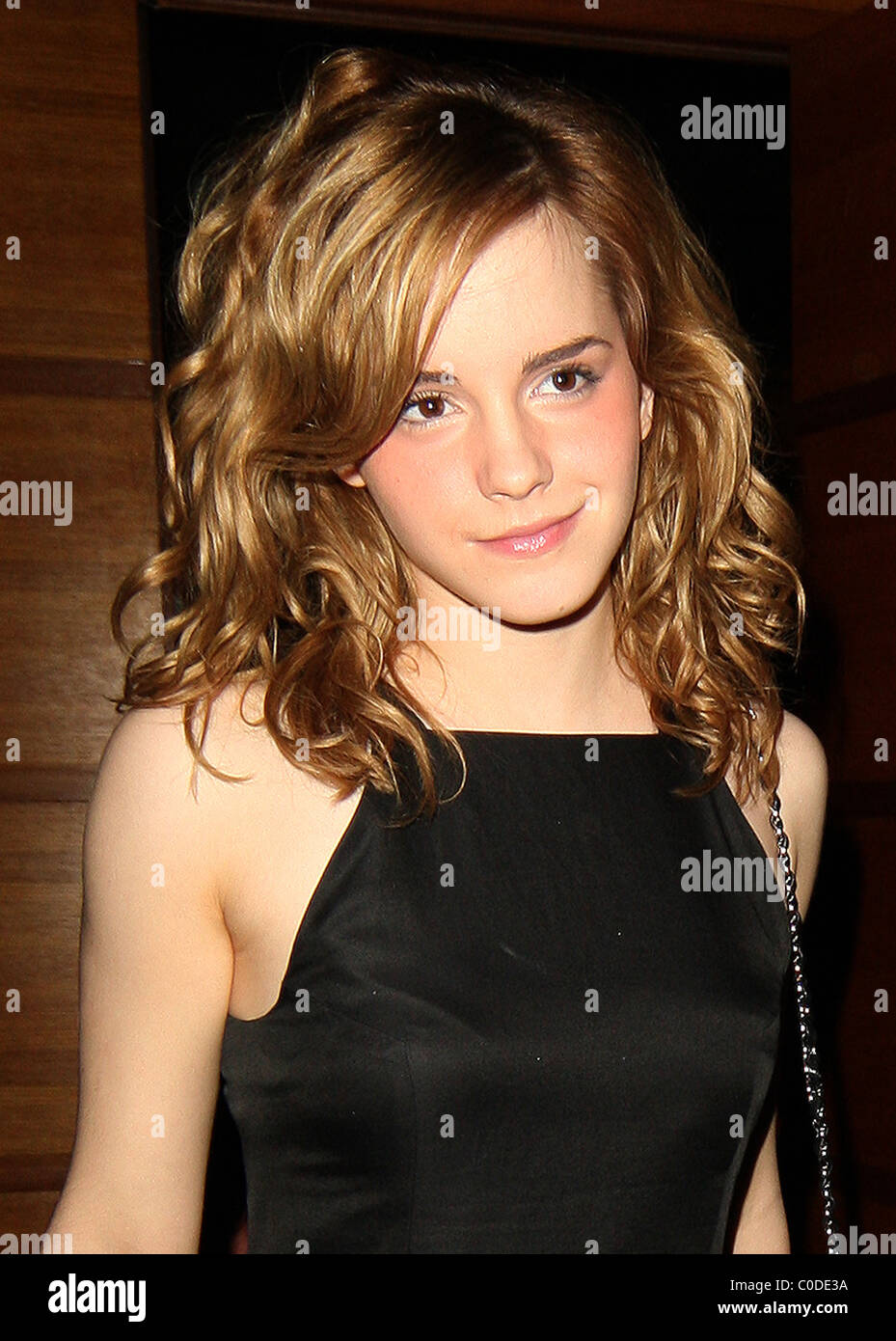 Emma Watson Laissant Son 18e Anniversaire Qui A Eu Lieu A Londres Angleterre Restaurant Automat 19 04 08 Photo Stock Alamy Emma Watson Laissant Son 18e Anniversaire Qui A Eu Lieu A Londres Angleterre Restaurant Automat 19 04 08 Photo Stock Alamy