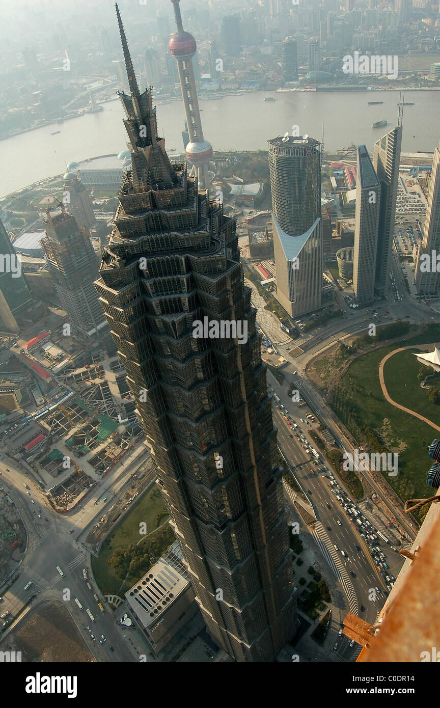 Grands bâtiments ces vues sont suffisamment pour provoquer une grave crise de vertiges - deux des plus hauts immeubles de Shanghai, Chine Banque D'Images