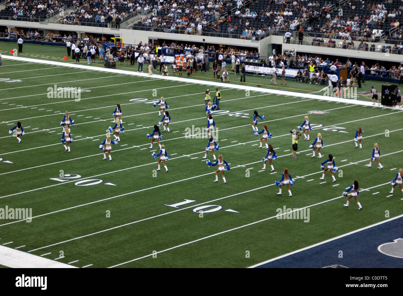 A member of the Dallas Cowboys cheerleaders during an NFL football game  against the Chicago Bears Sunday, Sept. 19, 2010 in Arlington, Texas. (AP  Photo/Tim Sharp Stock Photo - Alamy