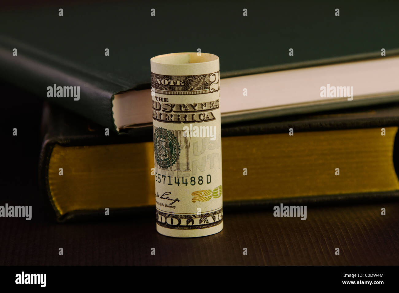 L'éducation nationale et de l'État représenté par des problèmes de financement et de livres usés, simple loi de laminés USA devise. Banque D'Images