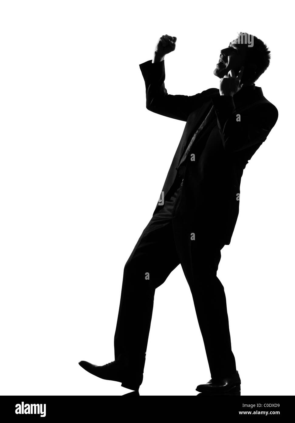 Silhouette caucasian business man exprimant gagner sur le comportement de téléphone sur toute la longueur isolée studio fond blanc Banque D'Images