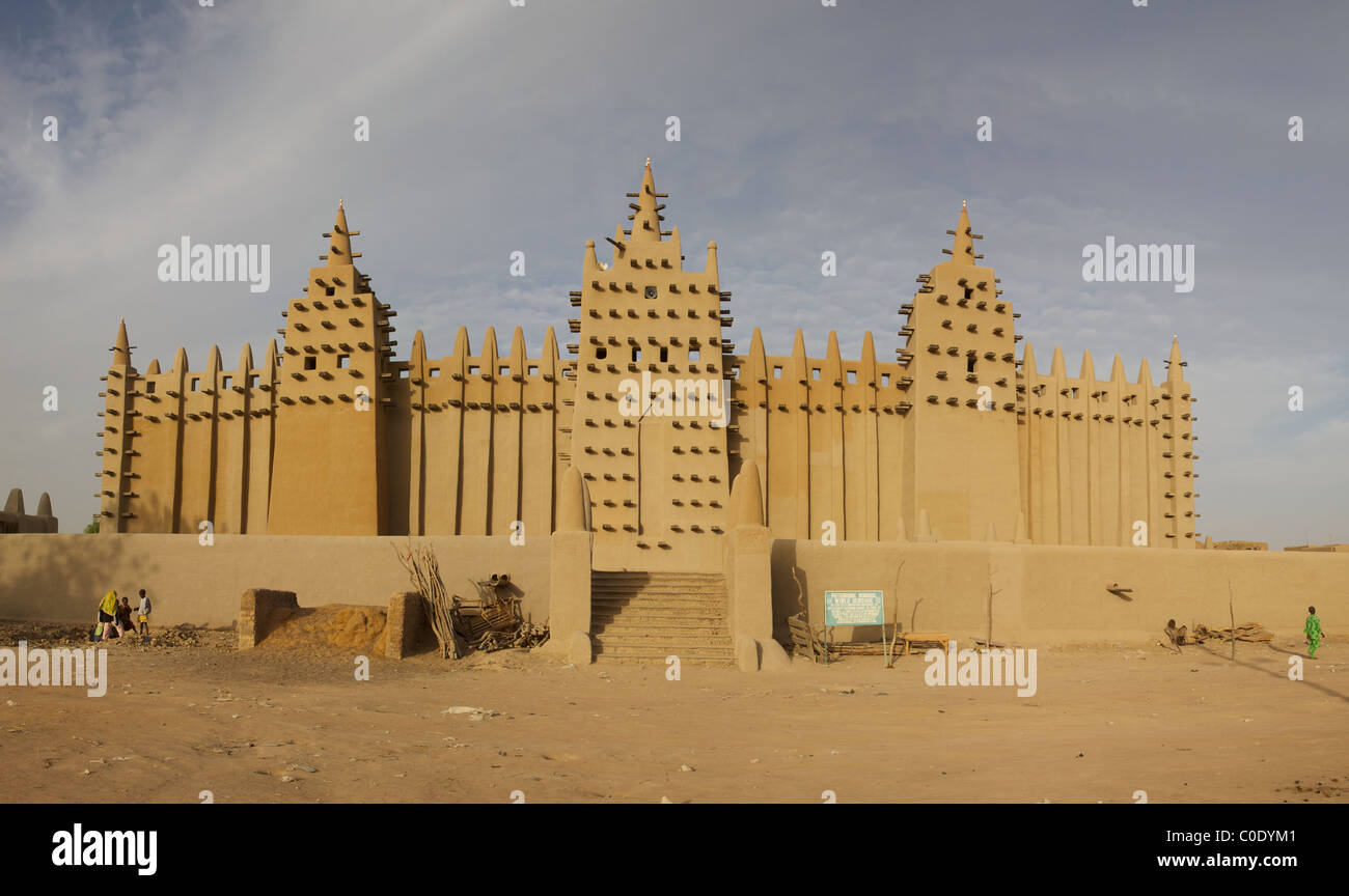 La grande mosquée de Djenné et la construction de boue traditionnelles au Mali. Banque D'Images