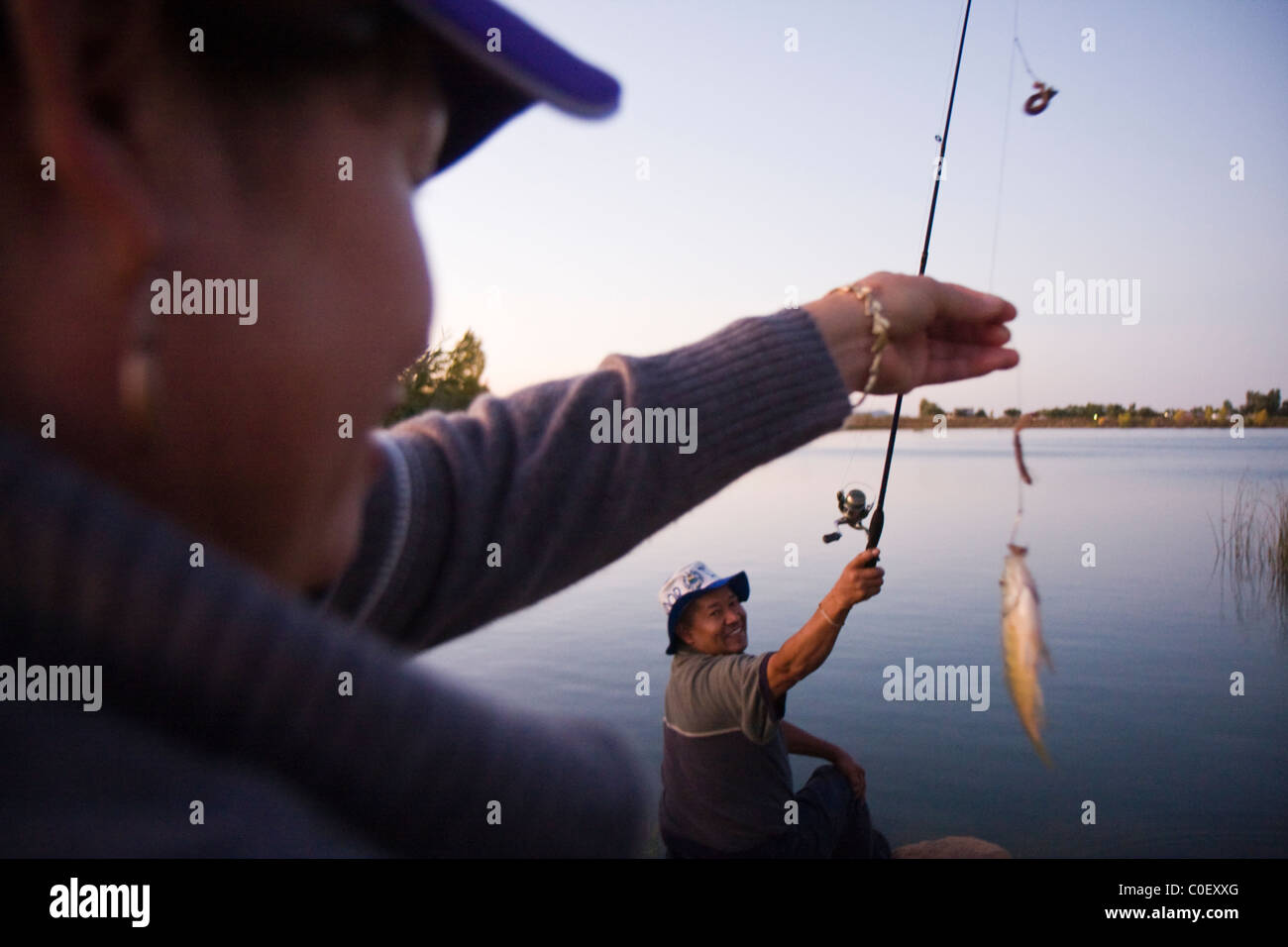 Un couple de poissons dans un réservoir à l'extérieur de Boulder, Colorado. Banque D'Images