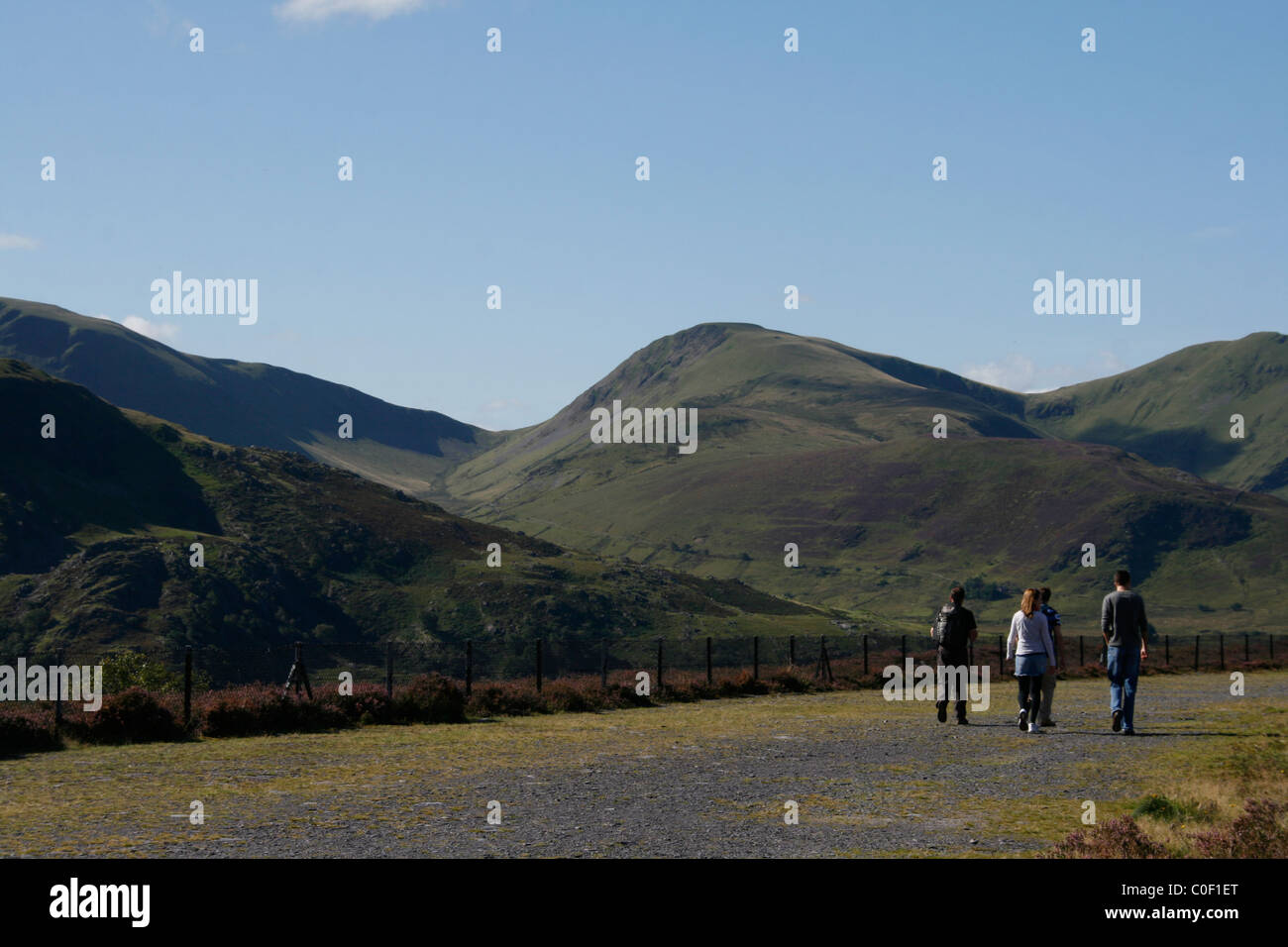 Les touristes sur la plate-forme panoramique à dinorwic ardoise, au nord du Pays de Galles Banque D'Images