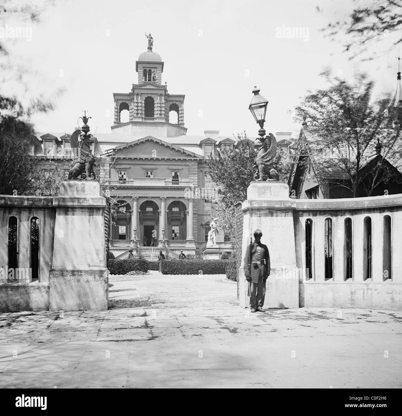 Charleston, Caroline du Sud. Orphan Asylum (160 Calhoun Street) 1865 Banque D'Images