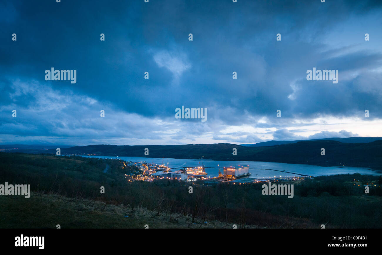 Un début de soirée vue de l'accueil des sous-marins nucléaires, la base navale de Faslane Banque D'Images