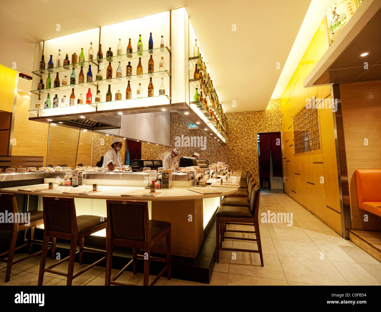 Intérieur de restaurant japonais moderne Banque de photographies et  d'images à haute résolution - Alamy