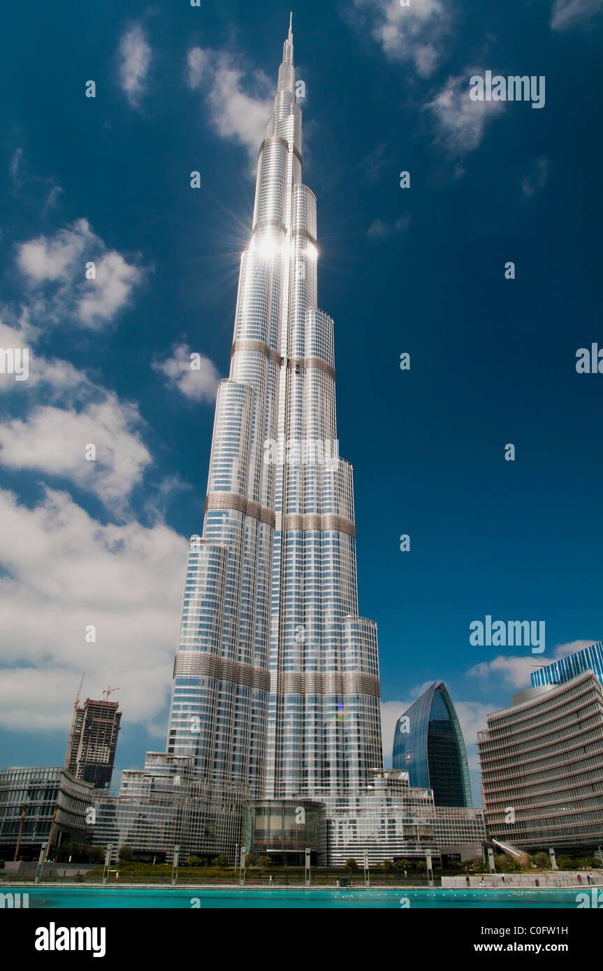 Les Plus Grands Gratte Ciel Du Monde Burj Khalifa, le plus haut gratte-ciel du monde, avec Business Bay, Dubaï,  Émirats Arabes Unis Photo Stock - Alamy