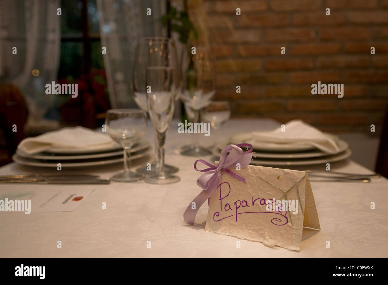 Photographe mariage italien à table Banque D'Images