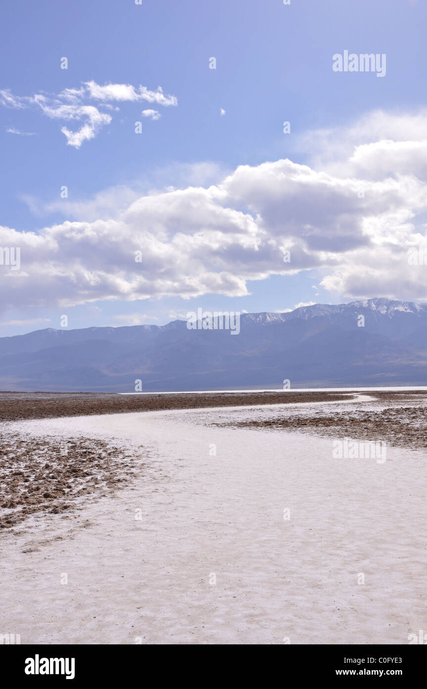 Le bassin de Badwater, Death Valley National Park, California, USA Banque D'Images