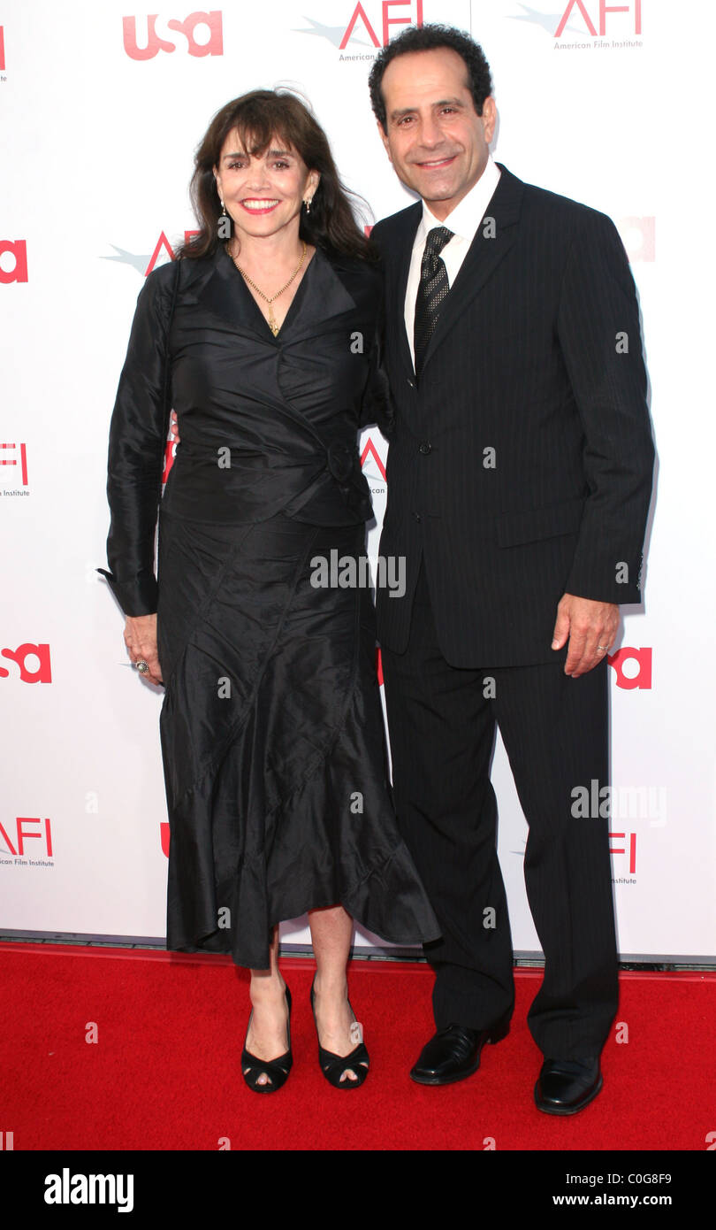 Tony Shalhoub et épouse Brook Adams 36e AFI Lifetime achievement award honorant Warren Beatty Los Angeles, Californie - Banque D'Images