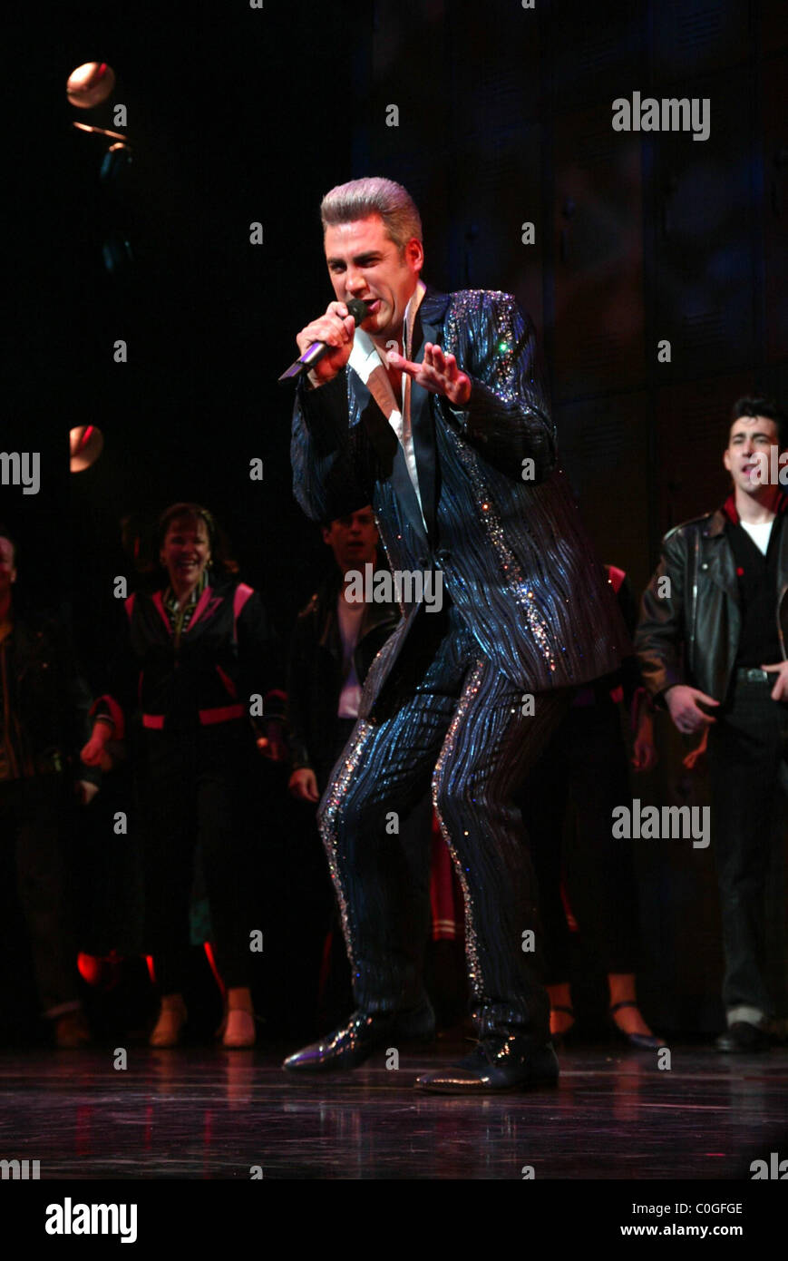 Taylor Hicks d'Amercian Idol prend son Curtain Call après sa première performance en tant que Teen Angel dans la comédie musicale Banque D'Images