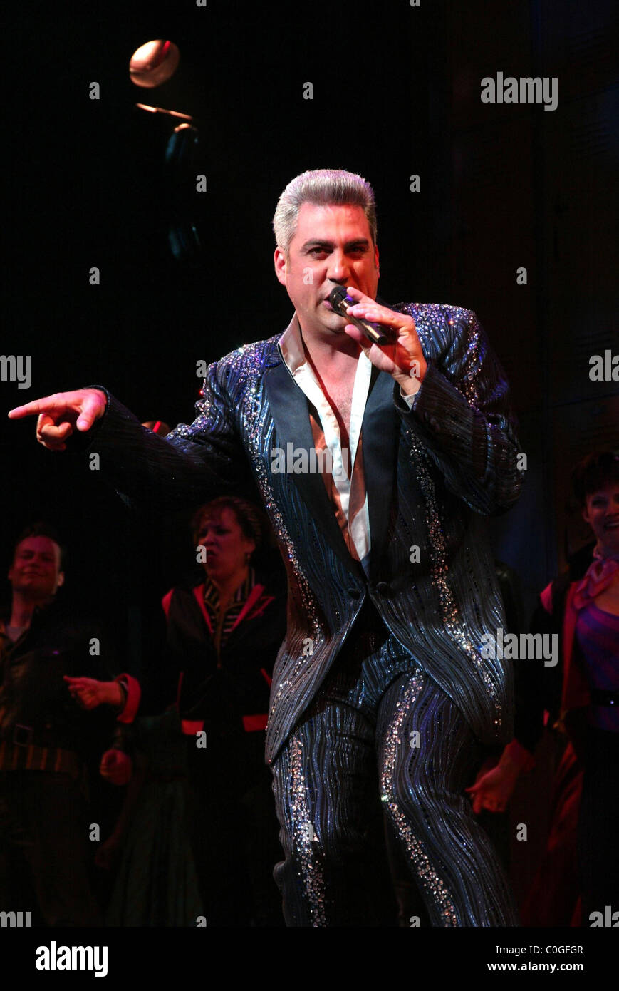 Taylor Hicks d'Amercian Idol prend son Curtain Call après sa première performance en tant que Teen Angel dans la comédie musicale Banque D'Images