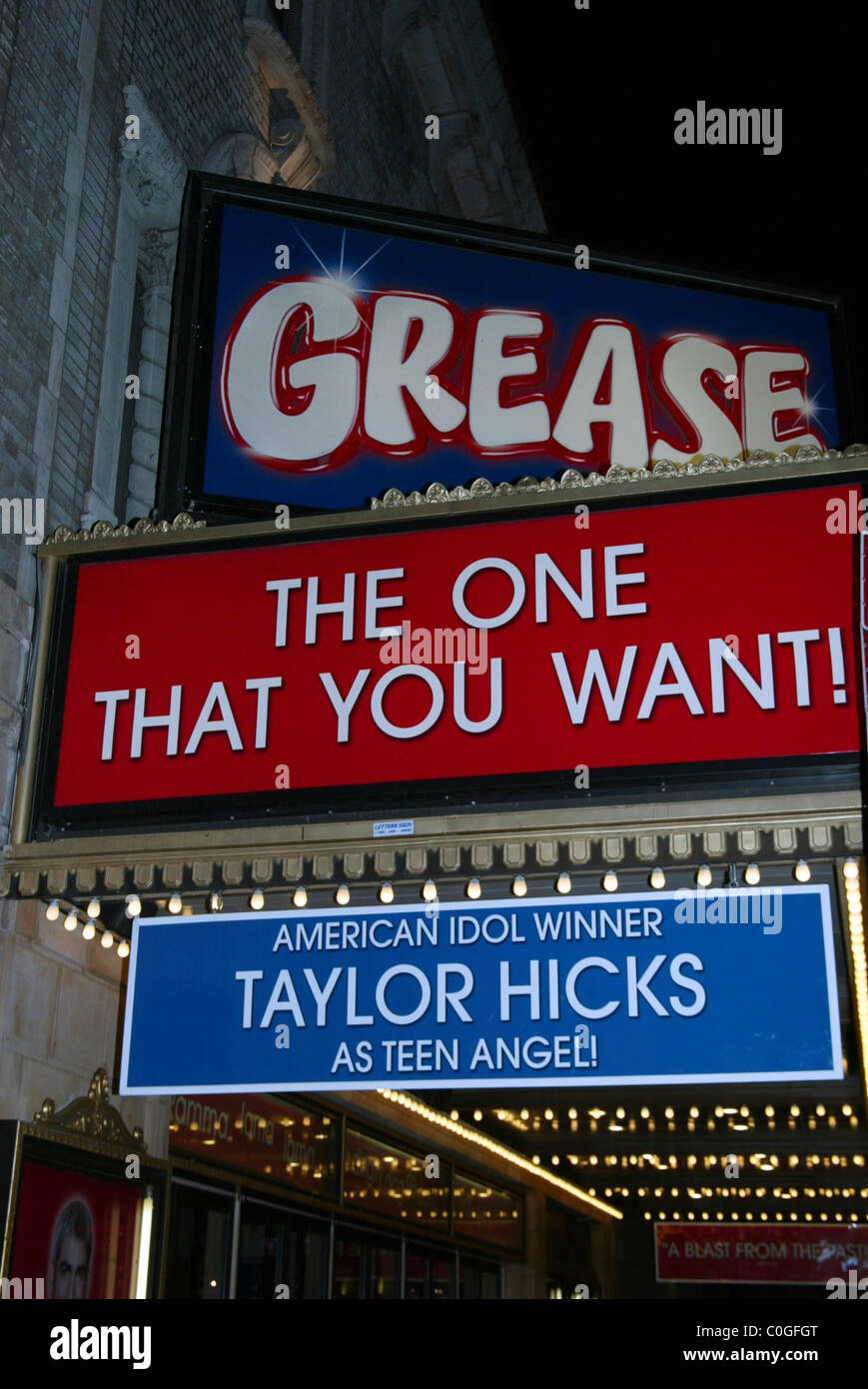 Chapiteau Théâtre Taylor Hicks de American Idol prend son Curtain Call après sa première performance en tant que Teen Angel dans la Banque D'Images