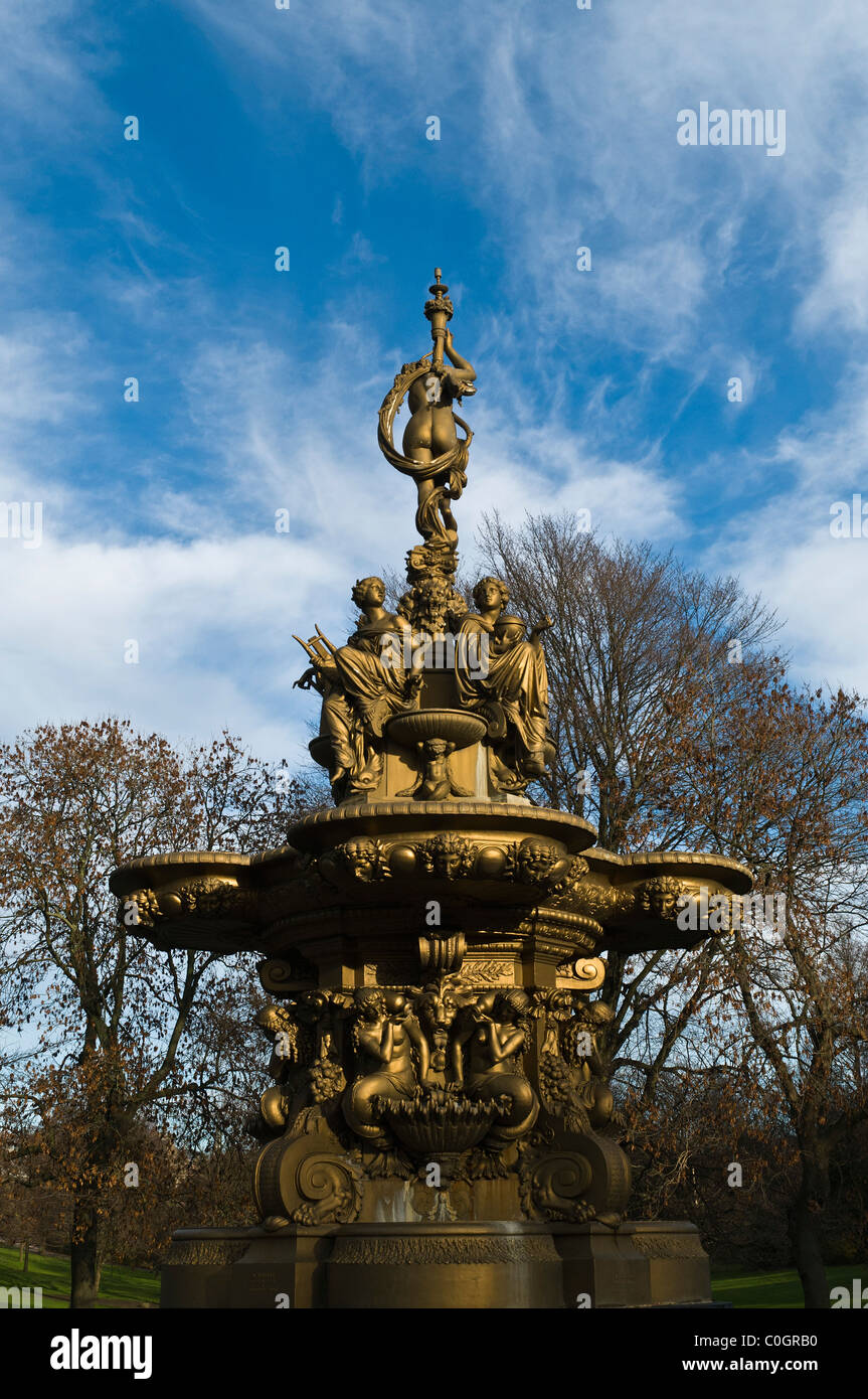 Dh les jardins de Princes Street d'ÉDIMBOURG FONTAINE ROSS Ross statue fontaine West Princes Street Gardens Banque D'Images