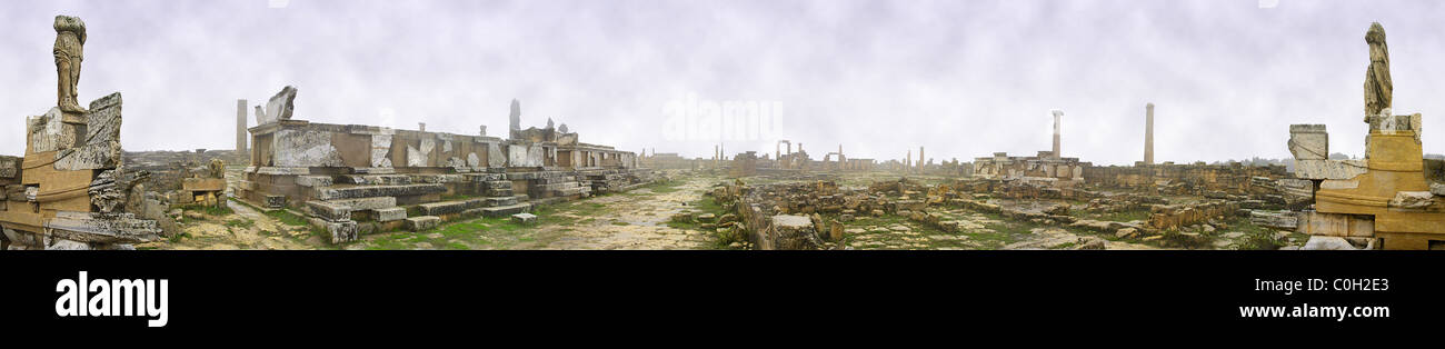 La Libye Cyrénaïque Cyrène . Ruines antiques et de statues de pierre sans tête. Photo panoramique. Banque D'Images