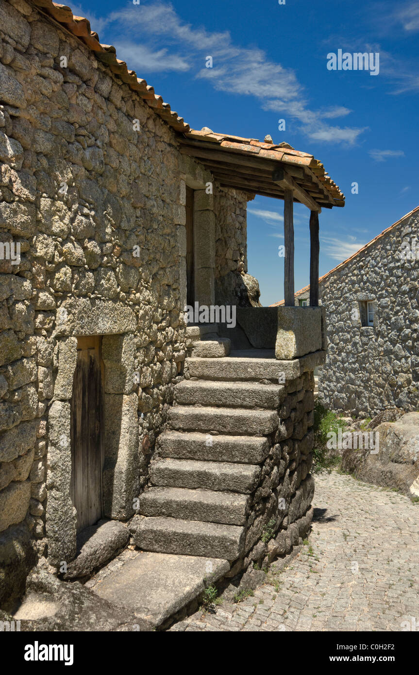 Le Portugal, la Beira Baixa, village maison en pierre à Monsanto, Banque D'Images