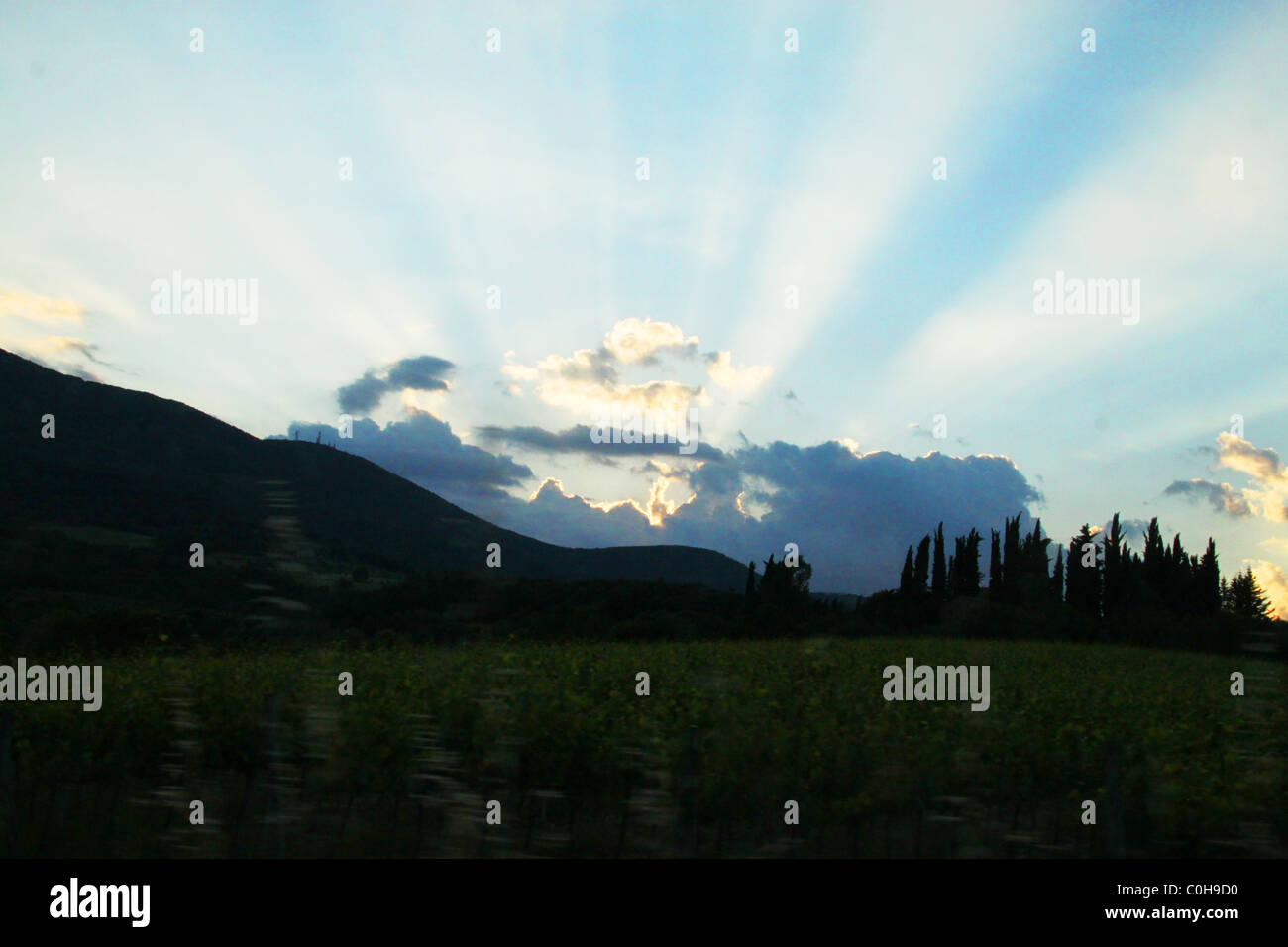 À travers les nuages Sun Streaming, Toscane, Italie Banque D'Images