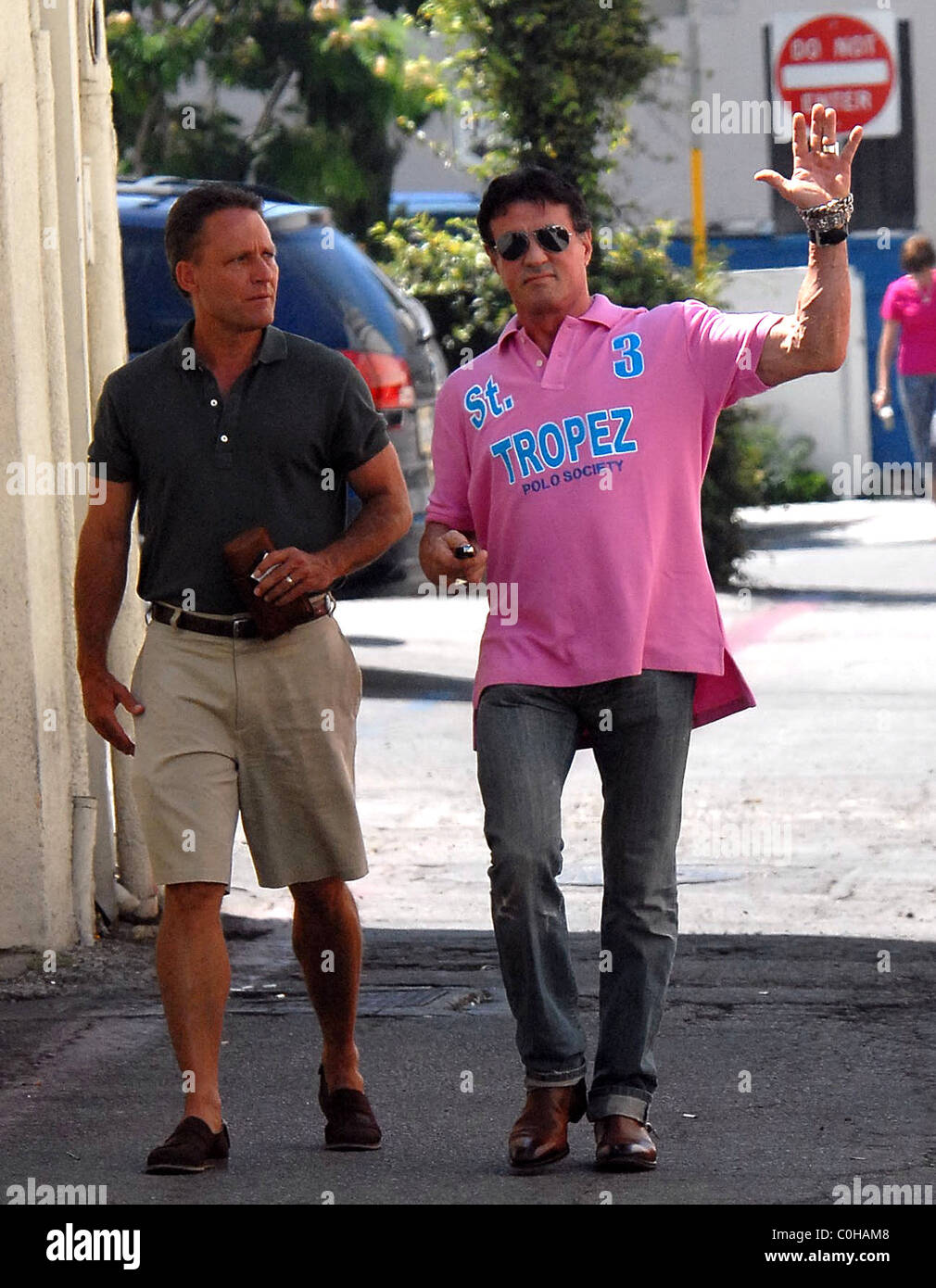 Sylvester Stallone marcher à sa voiture après avoir déjeuner avec un ami à Beverly Hills, Los Angeles, Californie - 05.07.08 Banque D'Images
