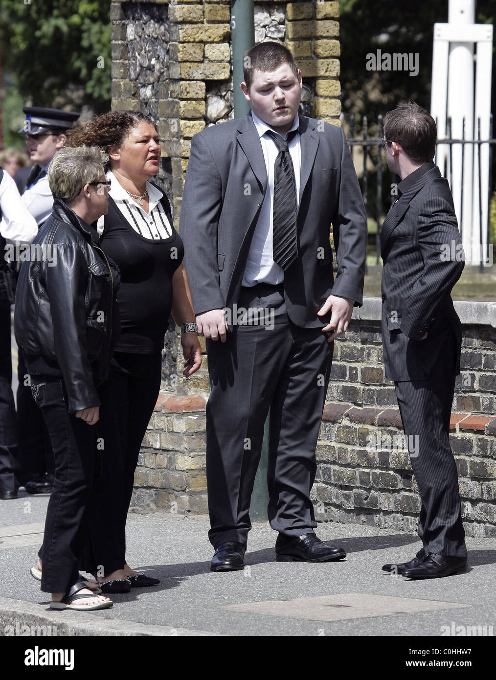 Jamie Waylett (C) de les films de Harry Potter l'enterrement a eu lieu aujourd'hui à St John's Church, Sidcup, Kent pour l'assassiné Banque D'Images